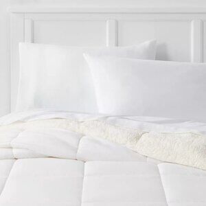 Room Essentials Twin / Twin XL White Quilted Faux Shearling Microfiber Comforter